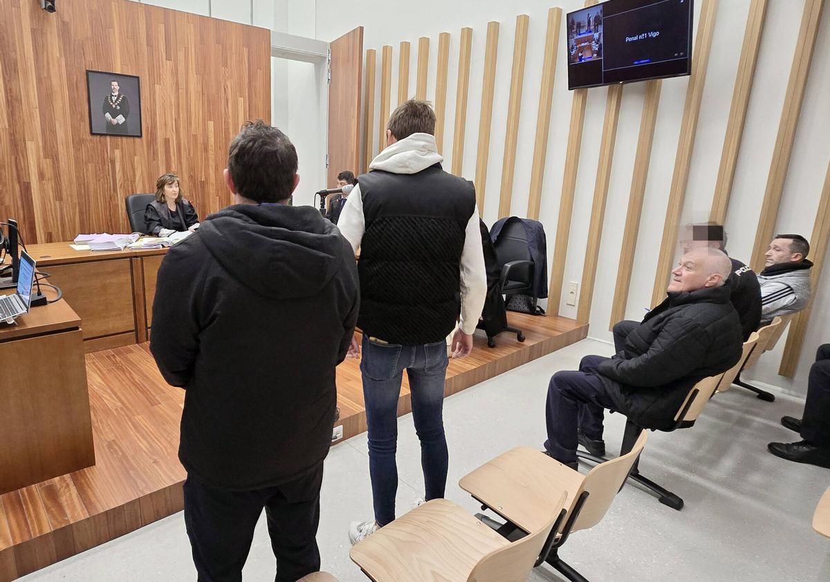 A juicio cuatro percebeiros acusados de furtivismo en Baiona