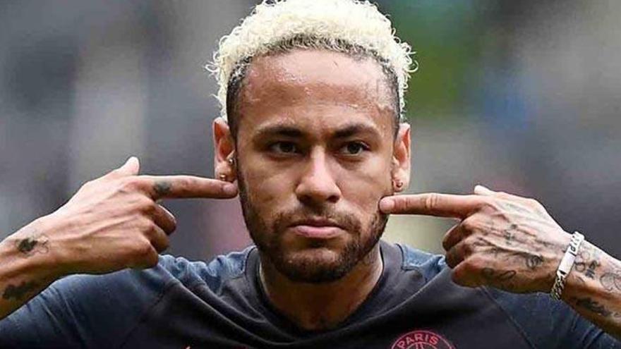 Neymar arrasa en un torneo de póker online