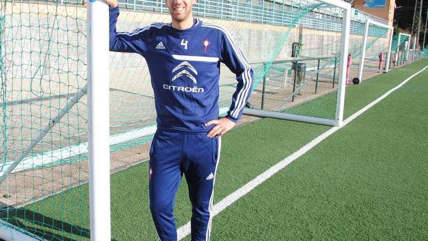 Jorge Cuesta, en uno de los campos de entrenamiento de A Madroa. // FdV