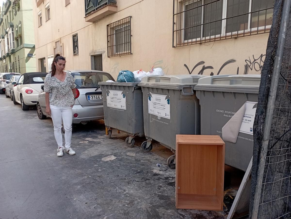 Lourdes García el pasado 17 de mayo, cuando pedía el traslado de sitio de los contenedores.