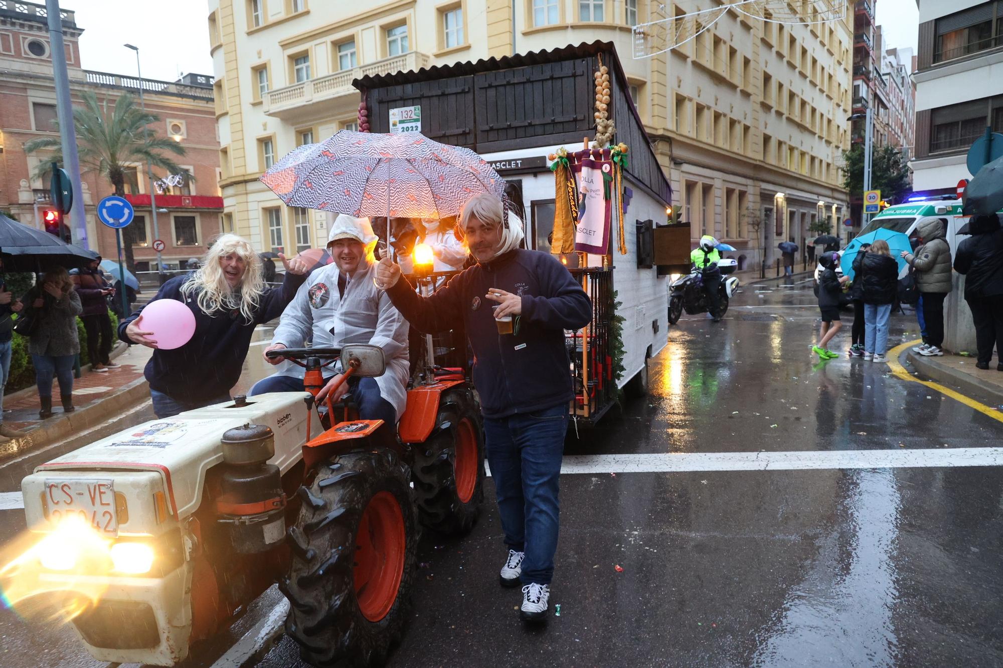 Las mejores imágenes del desfile de carros engalanados y collas de la Magdalena