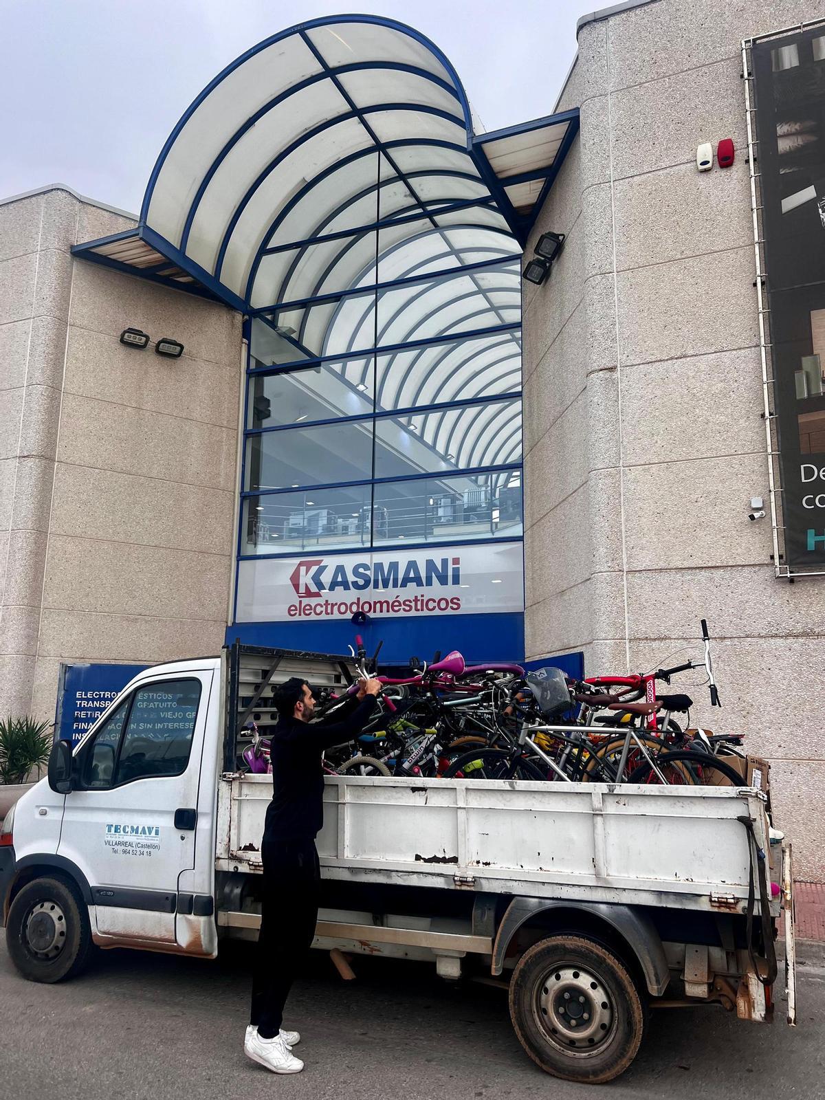 Quienes estén interesados todavía pueden depositar bicicletas en los puntos de recogida de Castelló y Vila-real.
