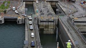Pruebas en la ampliación del Canal de Panamá tras acabar las obras.