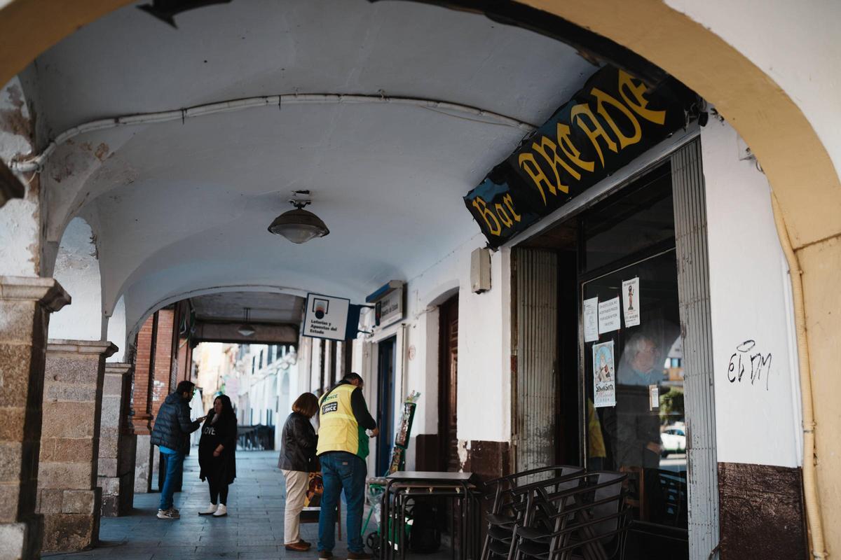 Adiós al bar Arcade, un mítico de la capital extremeña.