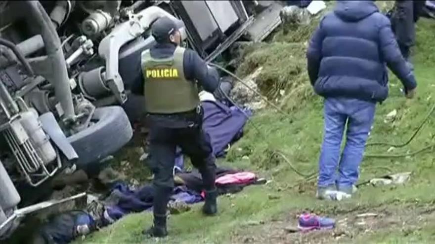 Al menos 24 muertos en un accidente de autobús en Perú