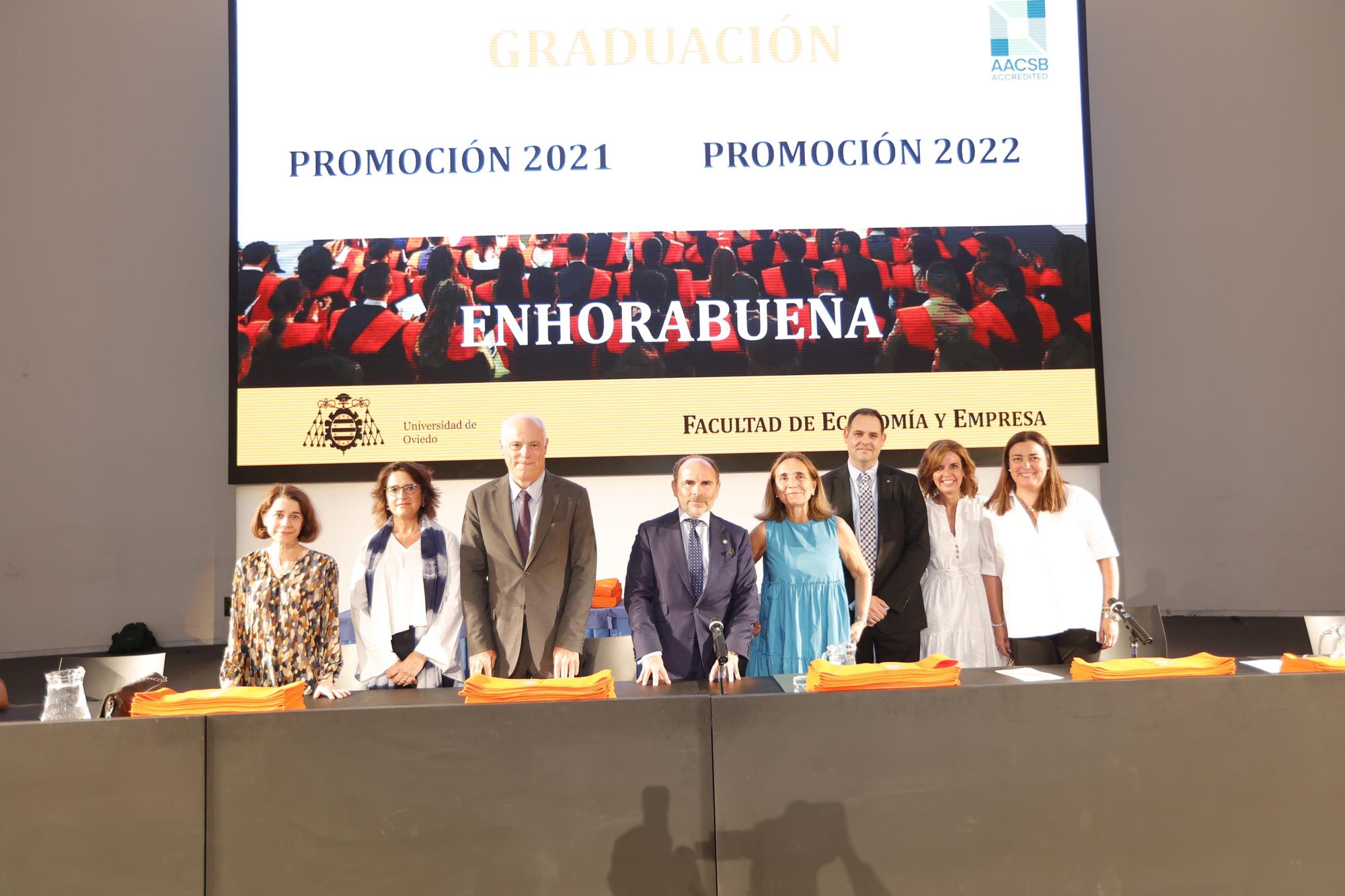 En imágenes: Así fue la graduación de Económicas a la que asistió José Manuel Campa, presidente de Autoridad Bancaria Europea