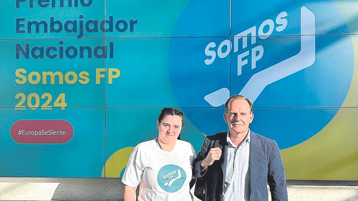 Lucía Fernández, del IES Cuenca del Nalón, en la final del Premio Embajador Nacional Somos FP 2024