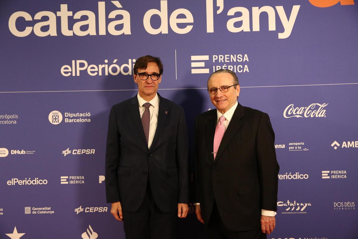 El político Salvador Illa junto a Javier Moll, presidente de Prensa Ibérica.