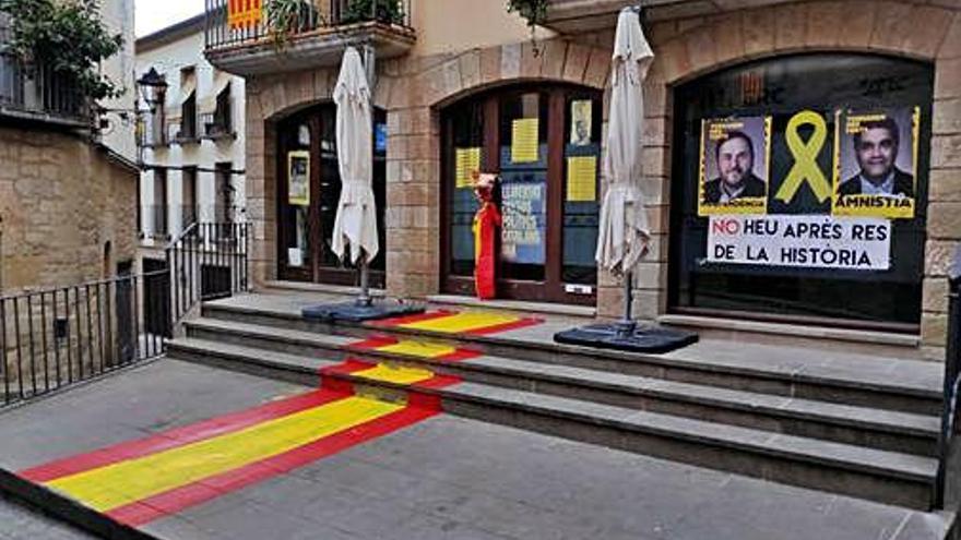 L&#039;entrada a la seu comarcal d&#039;ERC ahir al matí