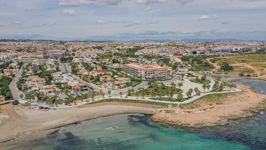 Orihuela planea un cambio de suelo dotacional a residencial para construir 58 viviendas en Playa Flamenca
