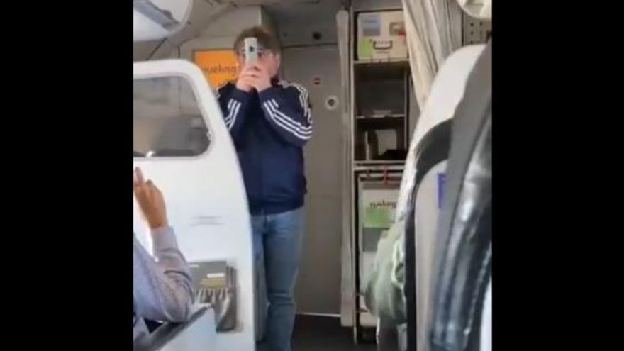 La anécdota de Jordi Évole en un vuelo de Menorca: los pasajeros no dudaron en grabar el momento