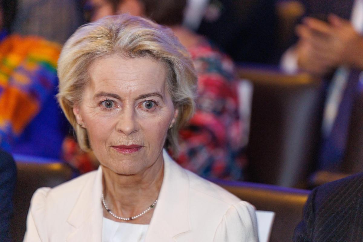 Von der Leyen supera dos mociones de censura de la izquierda y ultraderecha parlamentarias