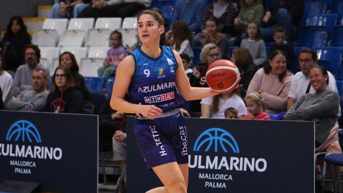 Ana Tainta, durante un partido con su equipo.