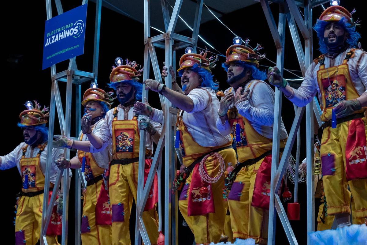 Actuación de la murga Los Mirinda