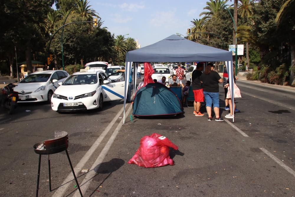 Los taxistas, acampados en el Paseo del Parque en una acción similar a las del Paseo de la Castellana de Madrid o la Gran Vía de Barcelona