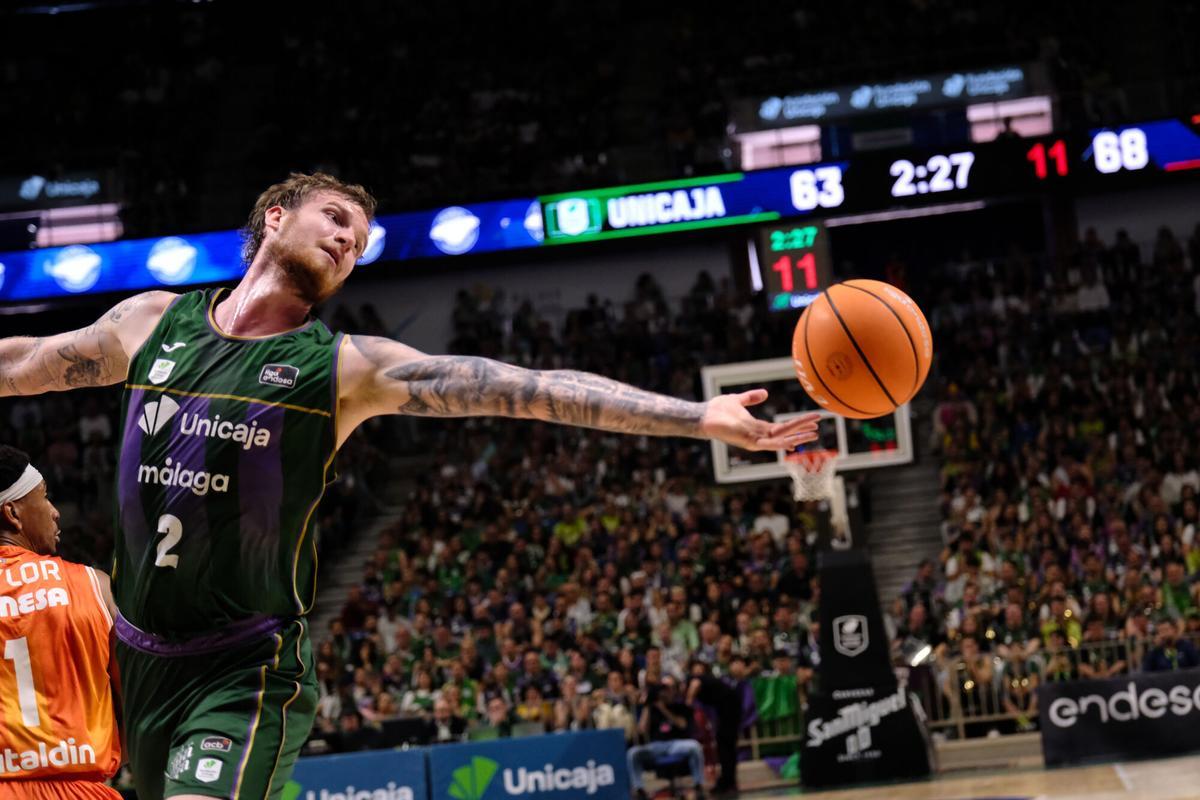 Imagen del partido entre el Unicaja Baloncesto - Valencia Basket, disputado este domingo 12 de abril en el Palacio de los Deportes José María Martín Carpena. Imagen del partido entre el Unicaja Baloncesto - Valencia Basket, disputado este domingo 12 de abril en el Palacio de los Deportes José María Martín Carpena.