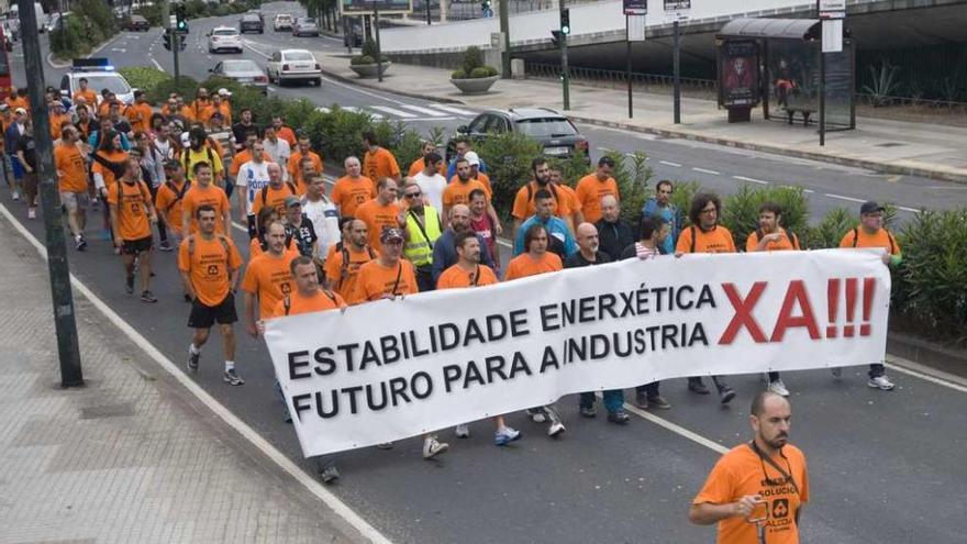 Los trabajadores de Alcoa, en el inicio de la peregrinación a Santiago que realizaron en junio.