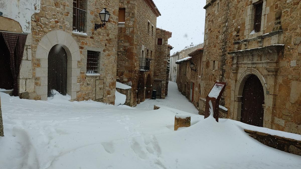 Imágenes de Culla cubiertas de nieve hace tan solo un año con ocasión de la borrasca Filomena.