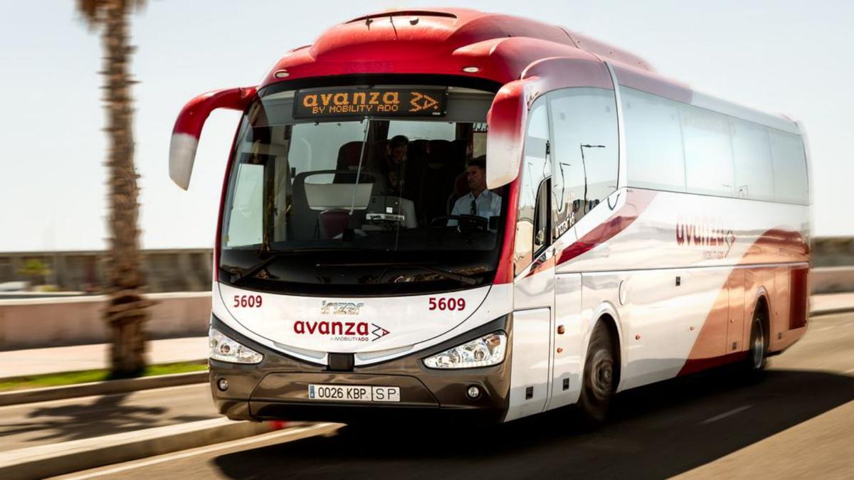 Uno de los autobuses de la empresa de transporte Avanza.