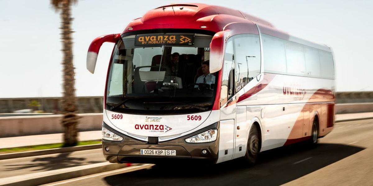 Uno de los autobuses de la empresa de transporte Avanza.