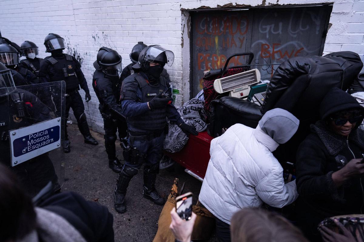 Desalojo del instituto B9 de Badalona