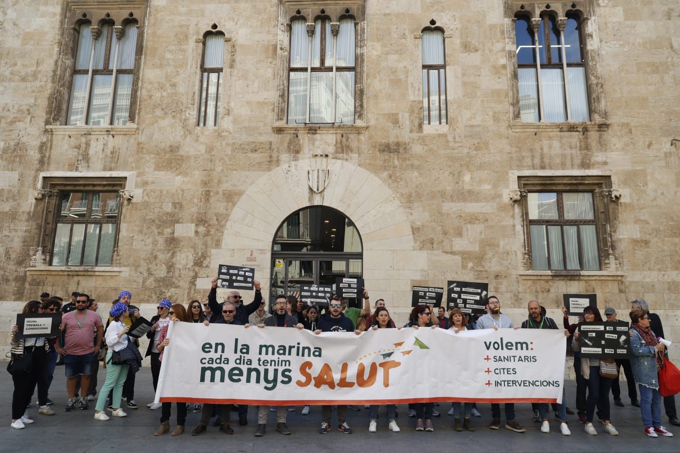 La sanidad de la Marina Alta protesta en València: "La plantilla es corta y se agrava la fuga de profesionales"