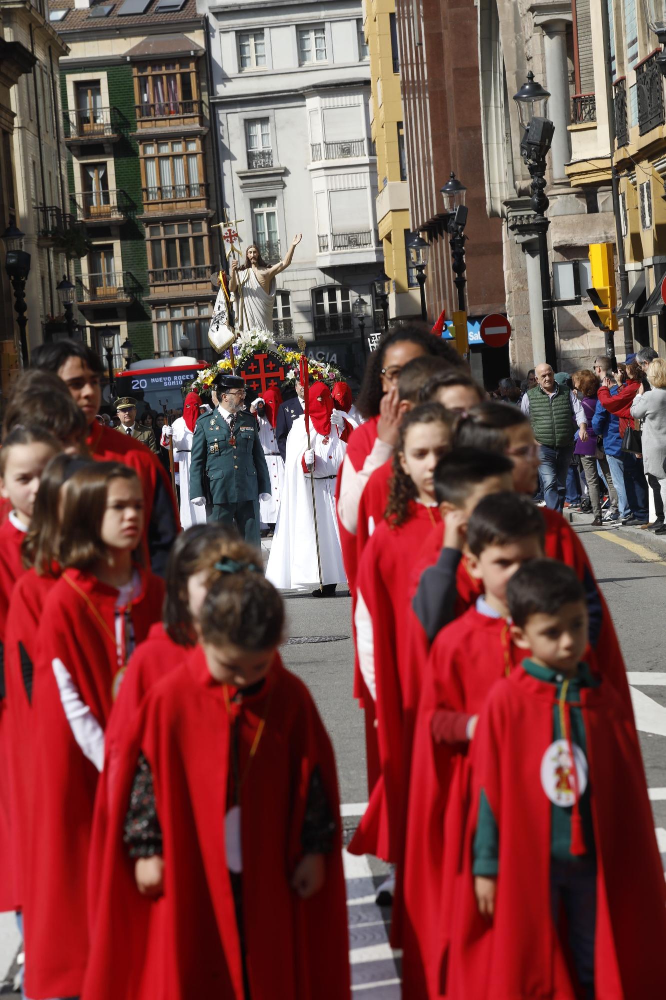 En imágenes: Así fue la procesión del Domingo de Resurrección para poner el broche a la Semana Santa de Gijón