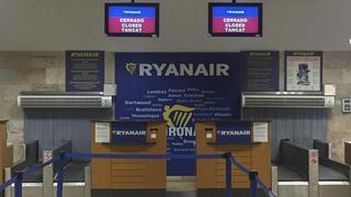 Ryanair cierra sus bases en Canarias