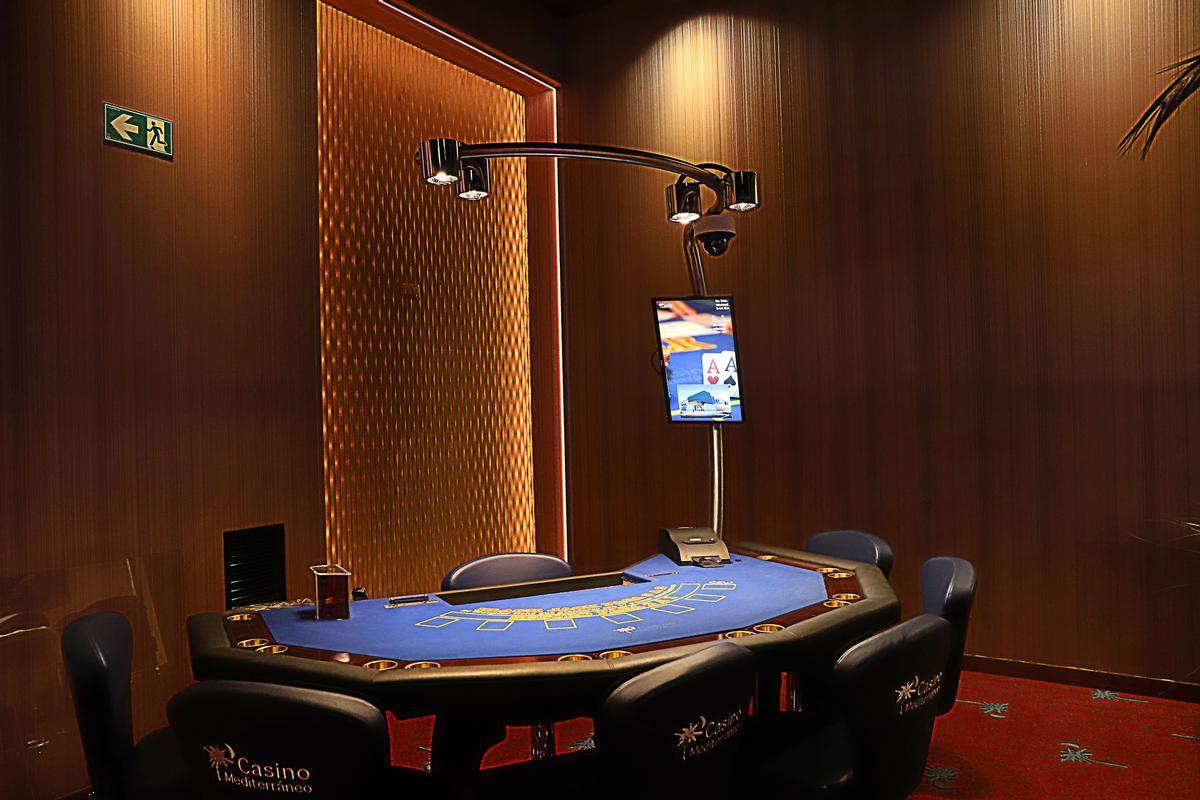 Ubicado en la calle Alcalaní 7A, en la localidad de Ondara, el Casino Mediterráneo se suma a los tres casinos predecesores que el Grupo Acrismatic ya tiene en la provincia de Alicante.