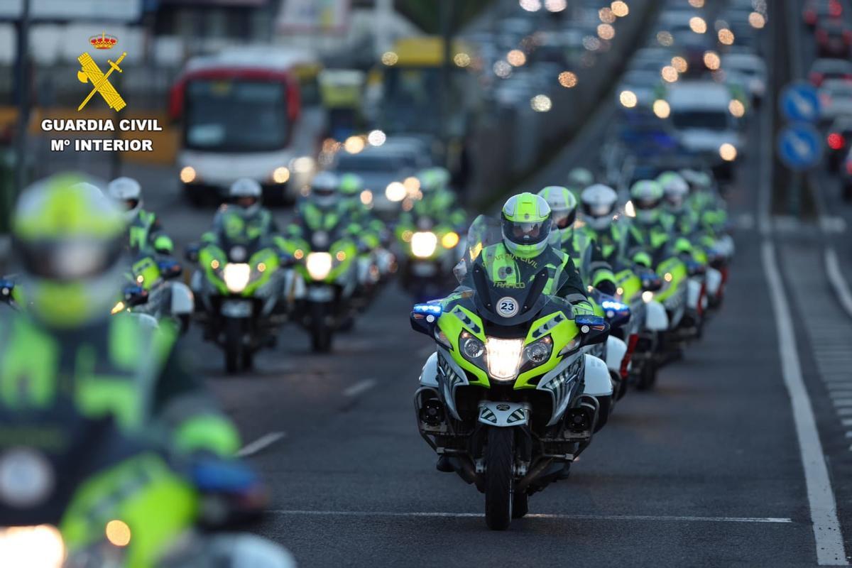 O Gran Camiño: 40 agentes de la Guardia Civil escoltarán a los ciclistas en la vuelta a Galicia