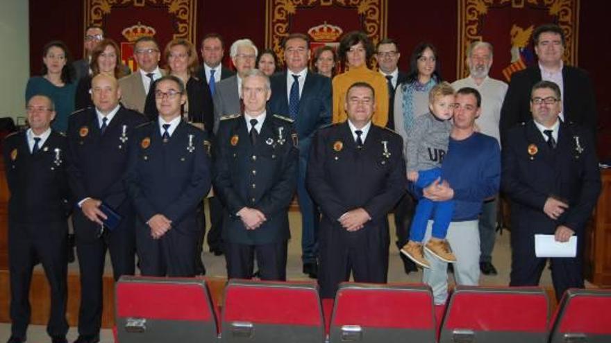 Almoradí reconoce a siete policías locales