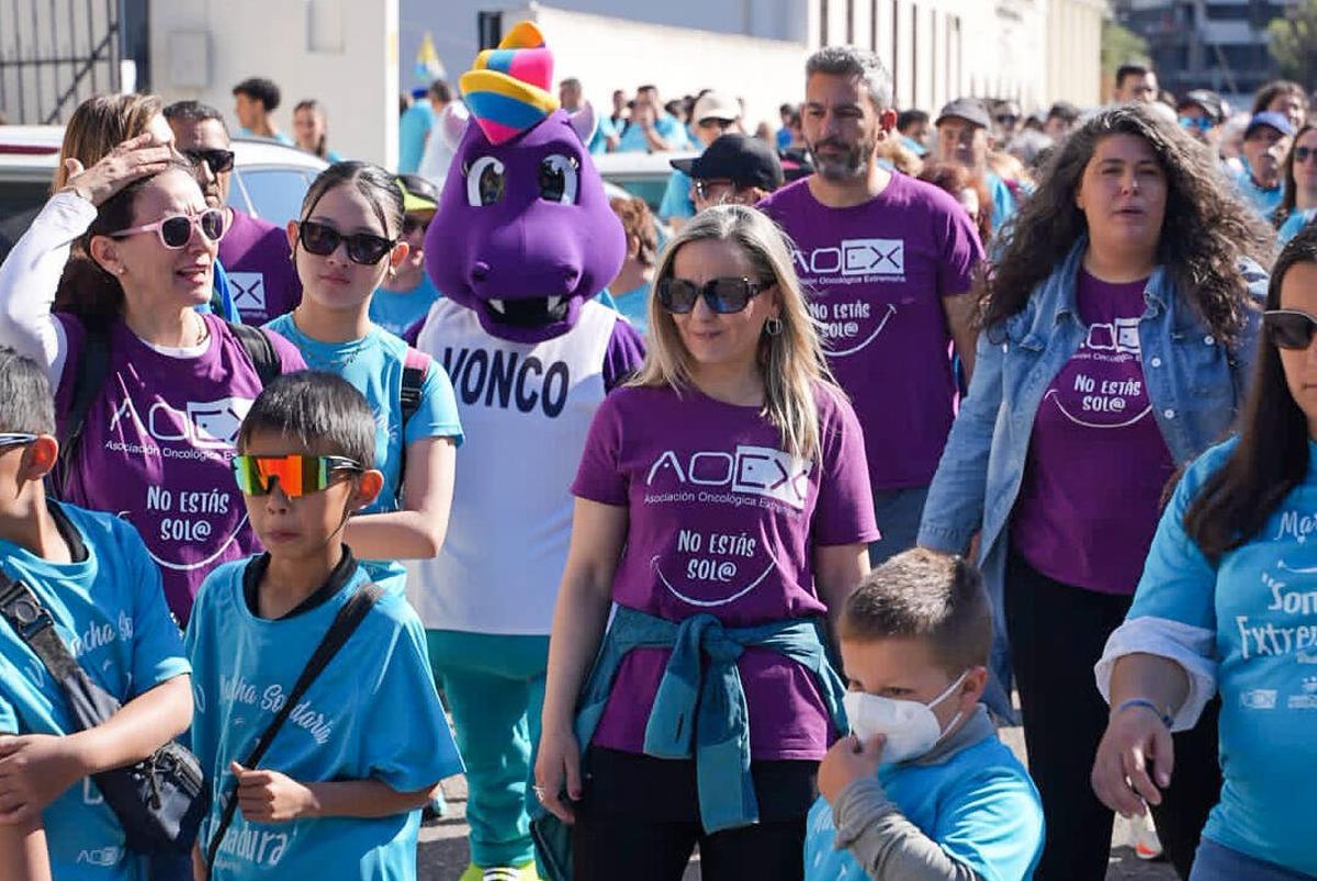 Badajoz se viste de azul para marchar por los niños con cáncer