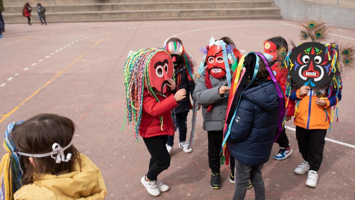 Alumnos del Sagrado Corazón de Jesús, durante la actividad en el patio del colegio.