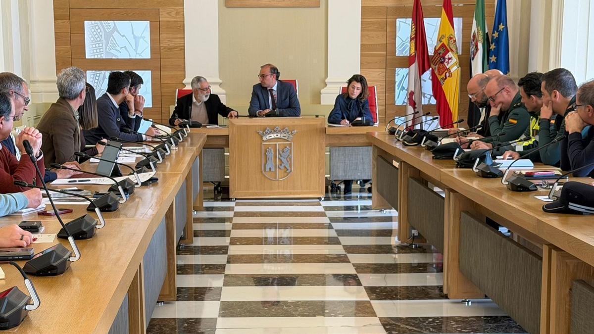 Rafa Mateos y José Antonio García, en la Junta Local de Seguridad.