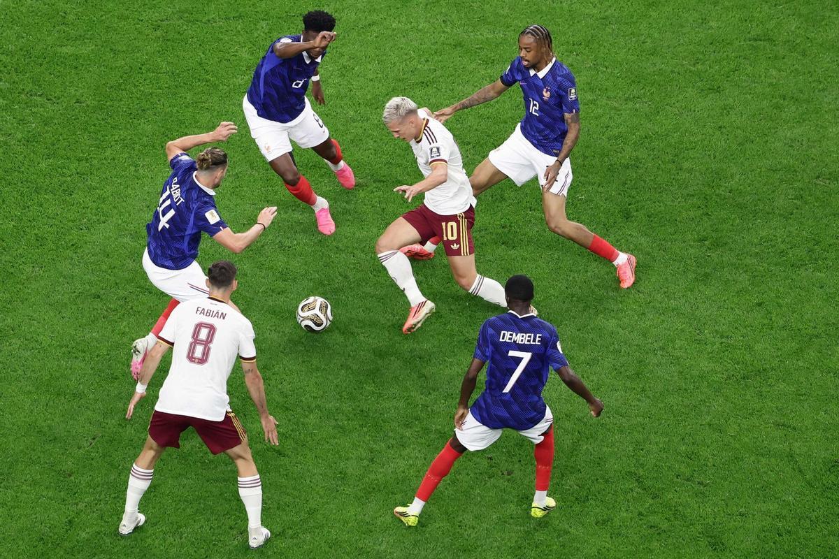 Spain's forward #10 Dani Olmo (C) is closed down by French players as he runs with the ball during the 2026 World Cup football tournament semi-final match between France and Spain at the Dallas Stadium in Arlington on July 14, 2026.  (Photo by Aric Becker / AFP)