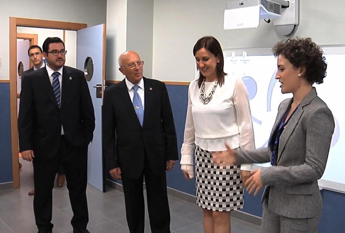 Visita de Catalá en la inauguración del colegio junto al alcalde Leandro Benito