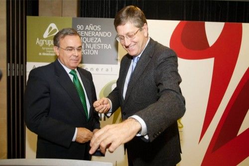 La Agrupación de Conserveros entrega sus insignias de oro