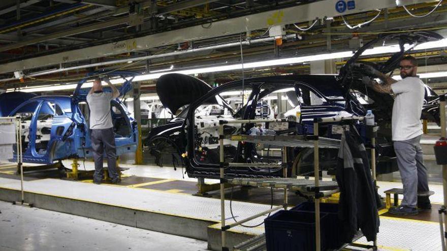 Opel PSA apuesta por contratos más cortos y rechaza el de relevo