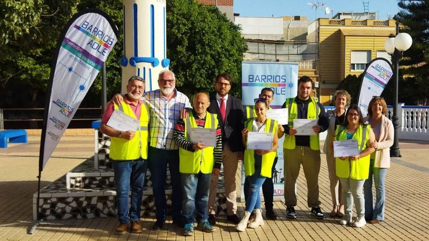 Desempleados aprenden un oficio y contribuyen a mejorar el barrio de San Antón de Cartagena