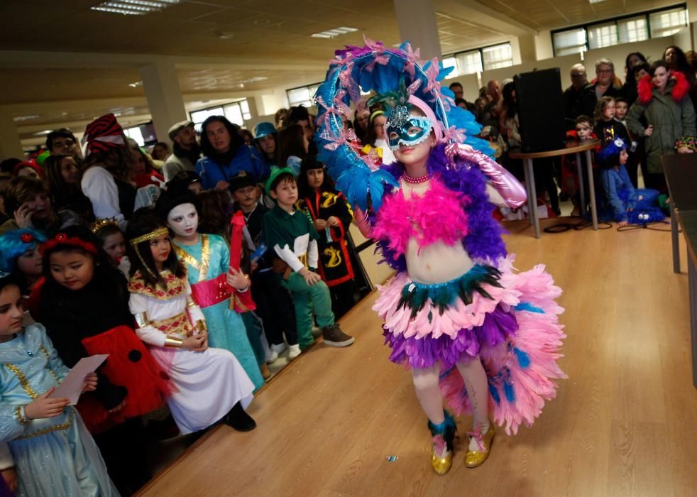 Concurso de carnaval en el Centro Social de La Corredoria