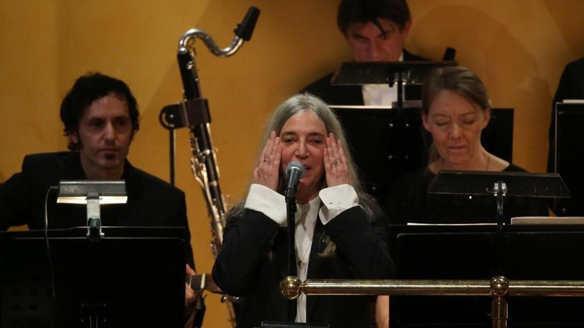 La cantante Patti Smith, durante su actuación en la ceremonia de los Nobel.