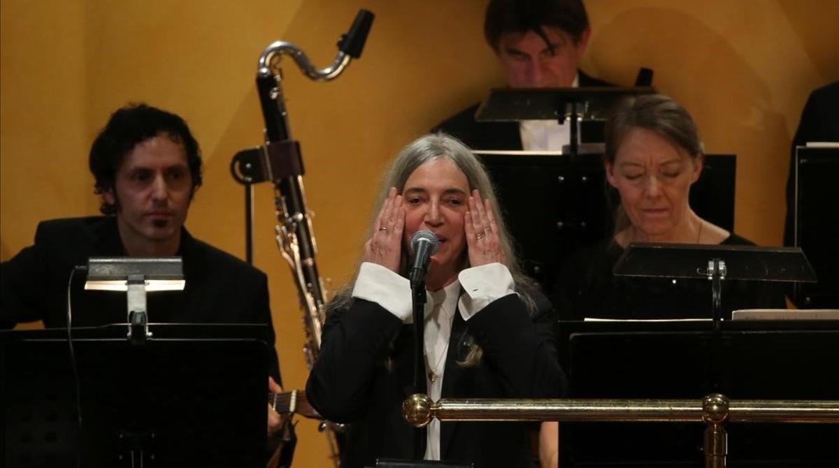 zentauroepp36579348 us singer patti smith performs during the awarding ceremony 161210191530