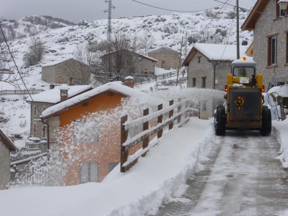 El temporal de nieves en Sotres, en el concejo de Cabrales.