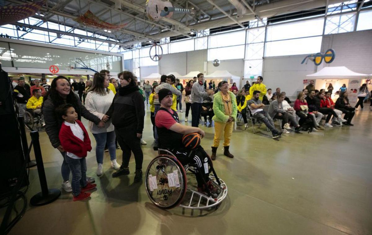 Actuación de las cinco niñas del Club de Gimnasia Rítmica es Vedrà. | FOTOS: VICENT MARÍ