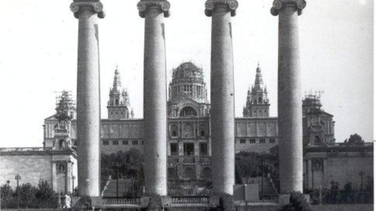 El monumento de Puig i Cadafalch, en una imagen de 1928.