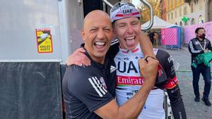 Matxin celebra una victoria con Pogacar