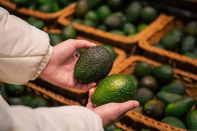 Vídeo: Elige el mejor aguacate cuando vayas al supermercado fíjate en este detalle