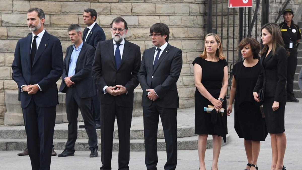 El Rey, Rajoy, Puigdemont en Sagrada Familia