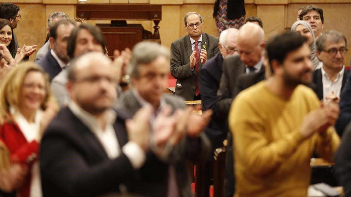 El Parlament aprueba la moción del PSC que insta a Torra a convocar elecciones.