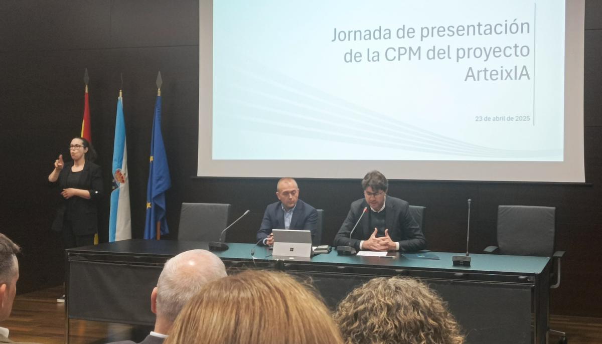 El alcalde durante una conferencia sobre el proyecto.